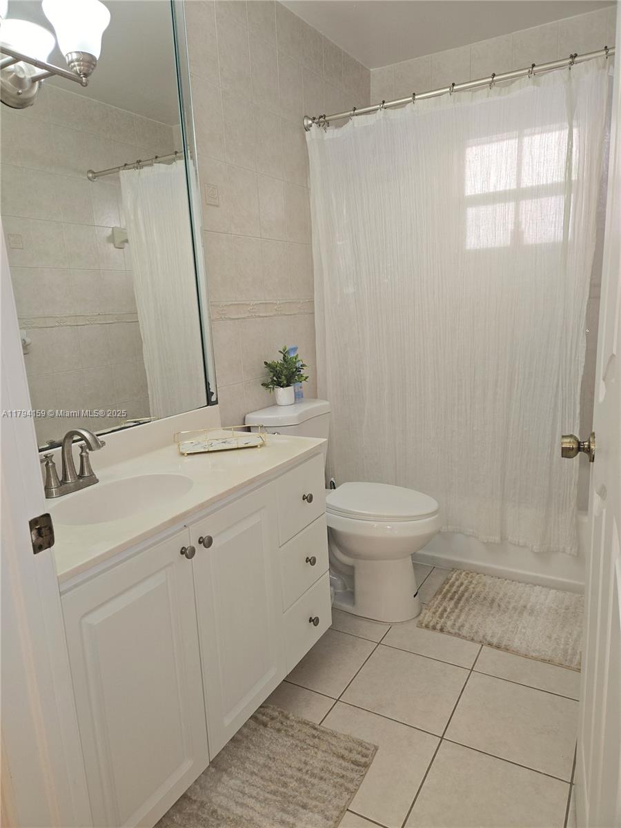 SOUTH BAY ESTATES - Residential Lease