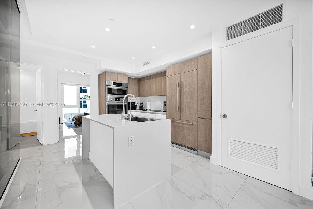 ONE BAY CONDO - Residential