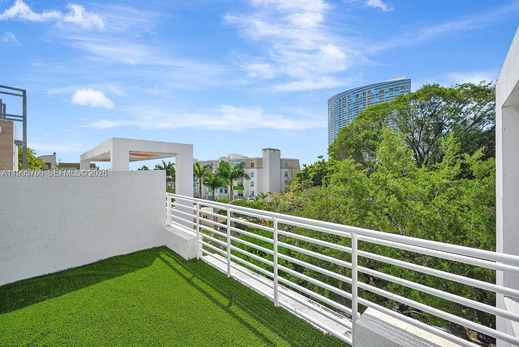 ONE BAY CONDO - Residential