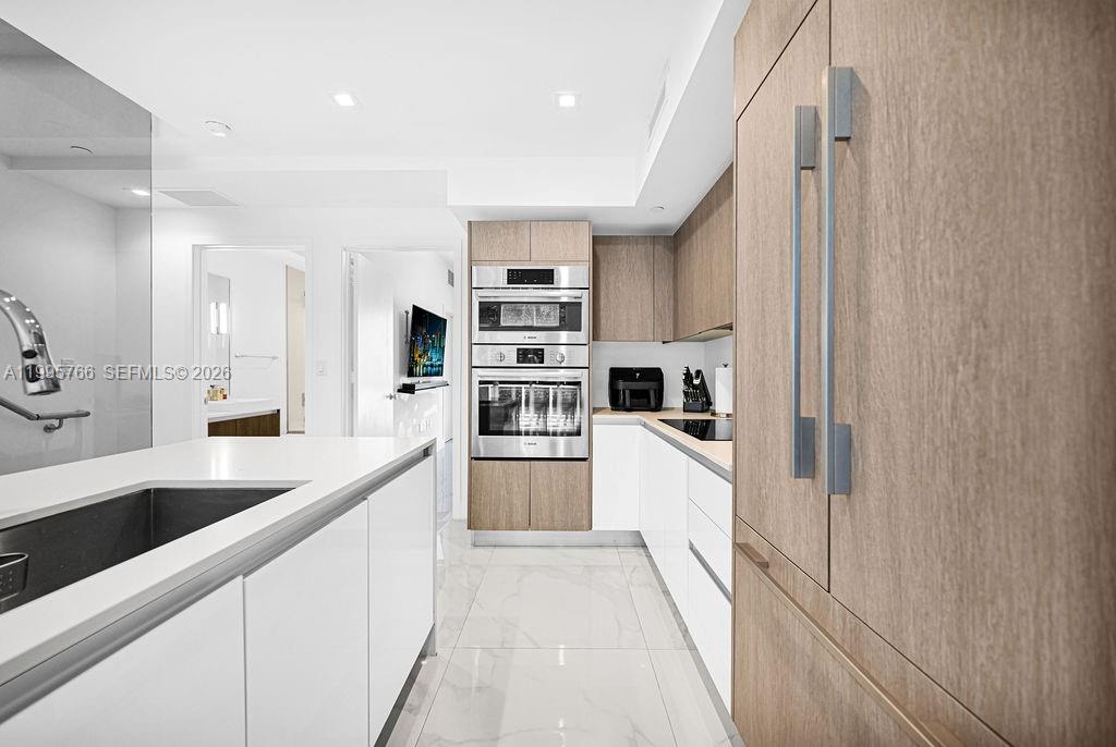ONE BAY CONDO - Residential