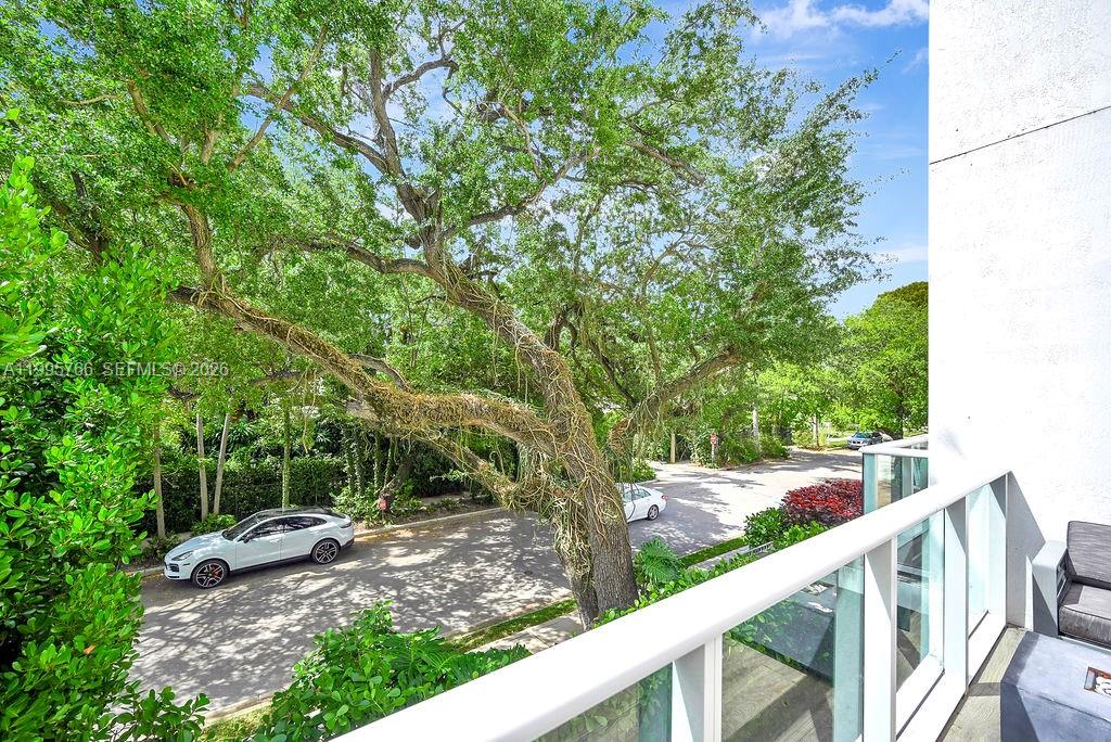 ONE BAY CONDO - Residential