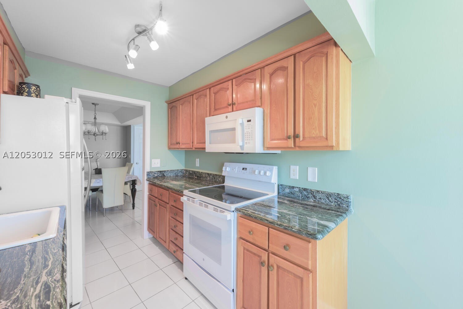 MAYFAIR HOUSE CONDO - Residential Lease