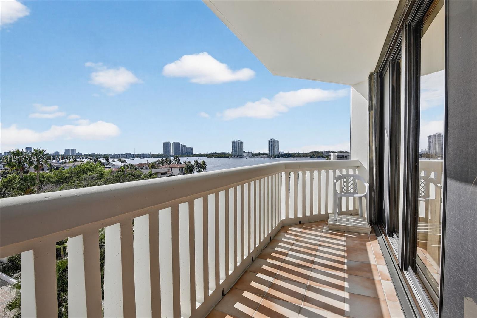 1000 ISL BLVD WILLIAMS IS - Residential