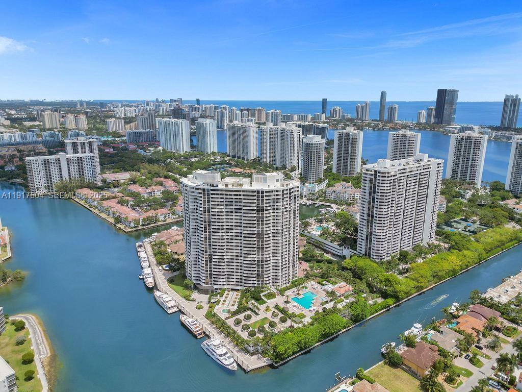 1000 ISL BLVD WILLIAMS IS - Residential