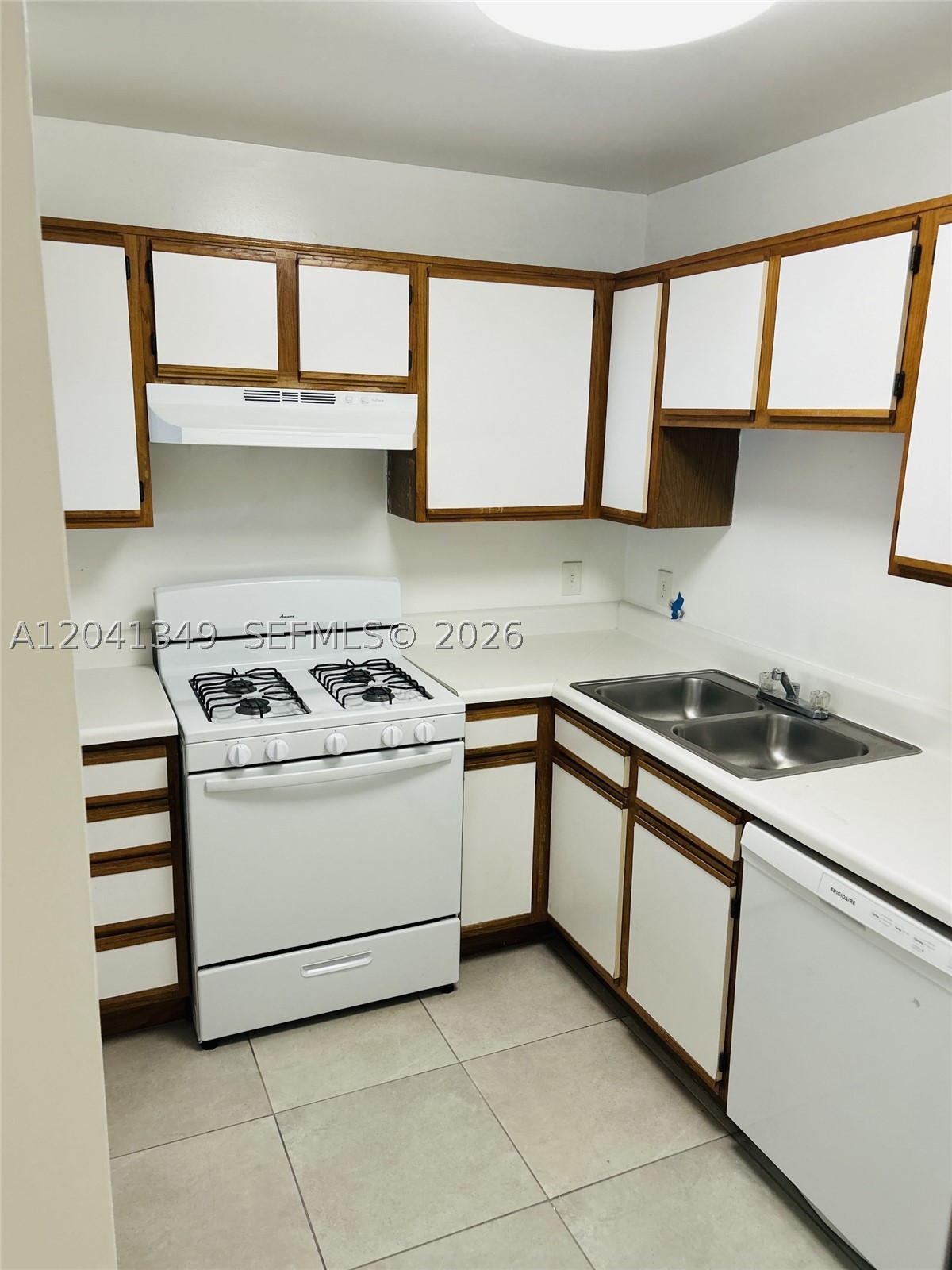 HAMMOCKS TRAILS CONDO - Residential Lease