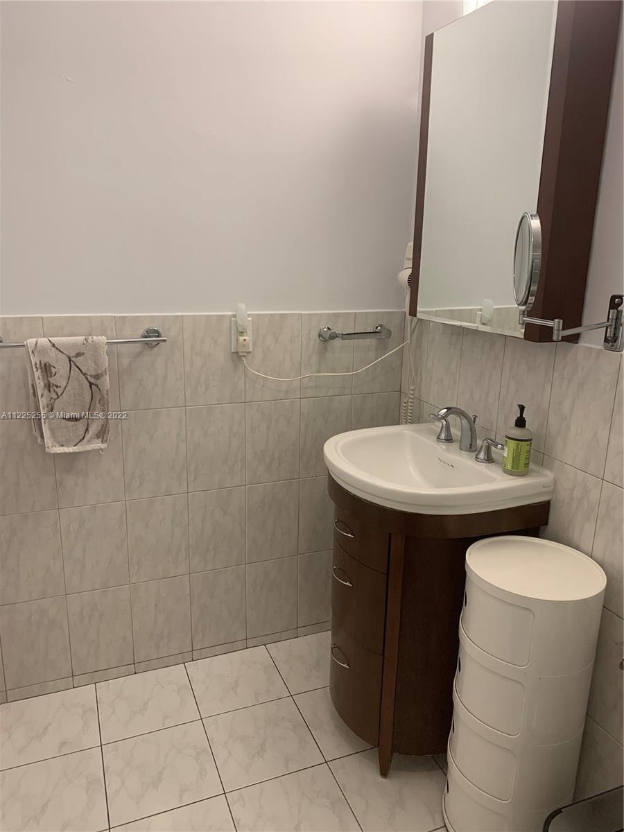 VENETIAN PALMS CONDO - Residential