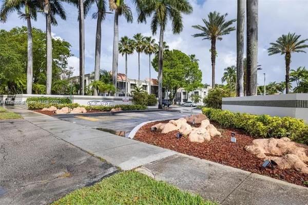 VENETIAN PALMS CONDO - Residential