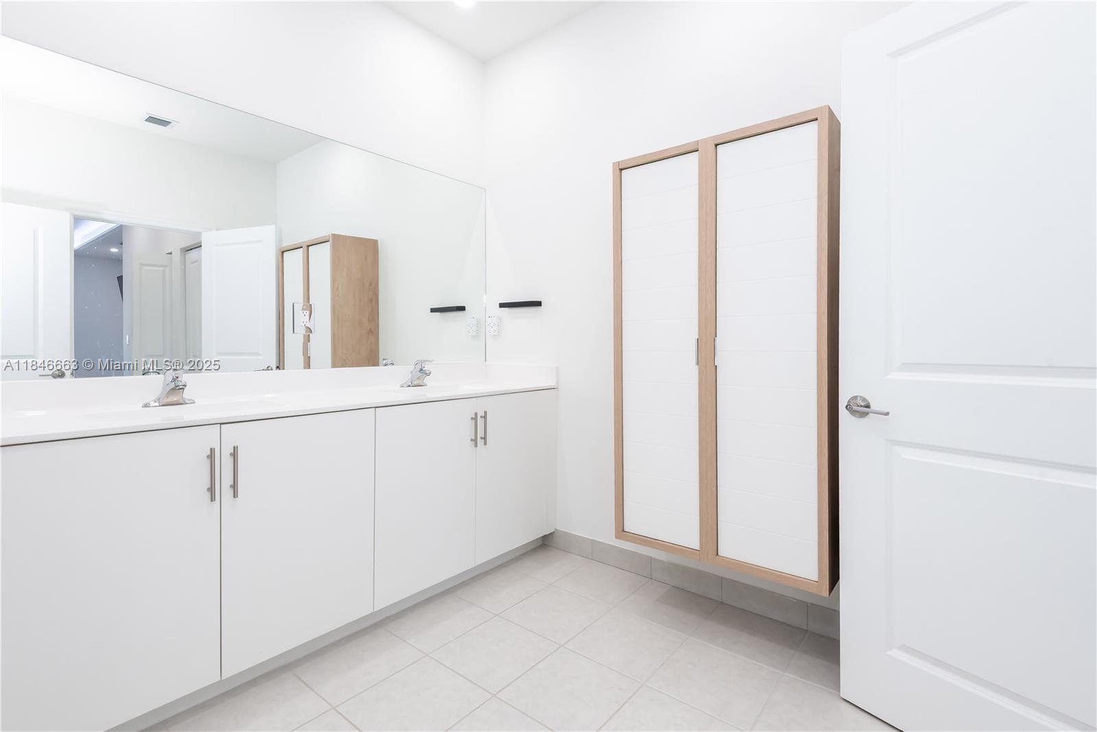 ESTATES AT SILVER PALM - Residential