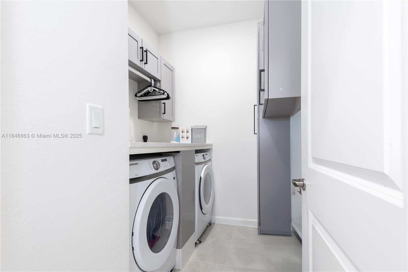 ESTATES AT SILVER PALM - Residential