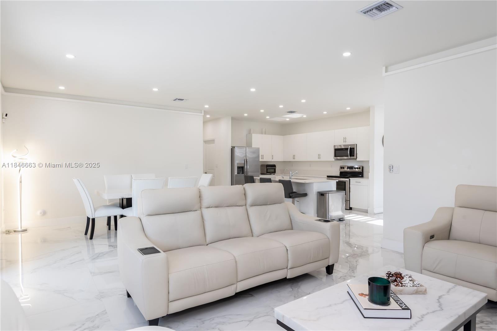 ESTATES AT SILVER PALM - Residential
