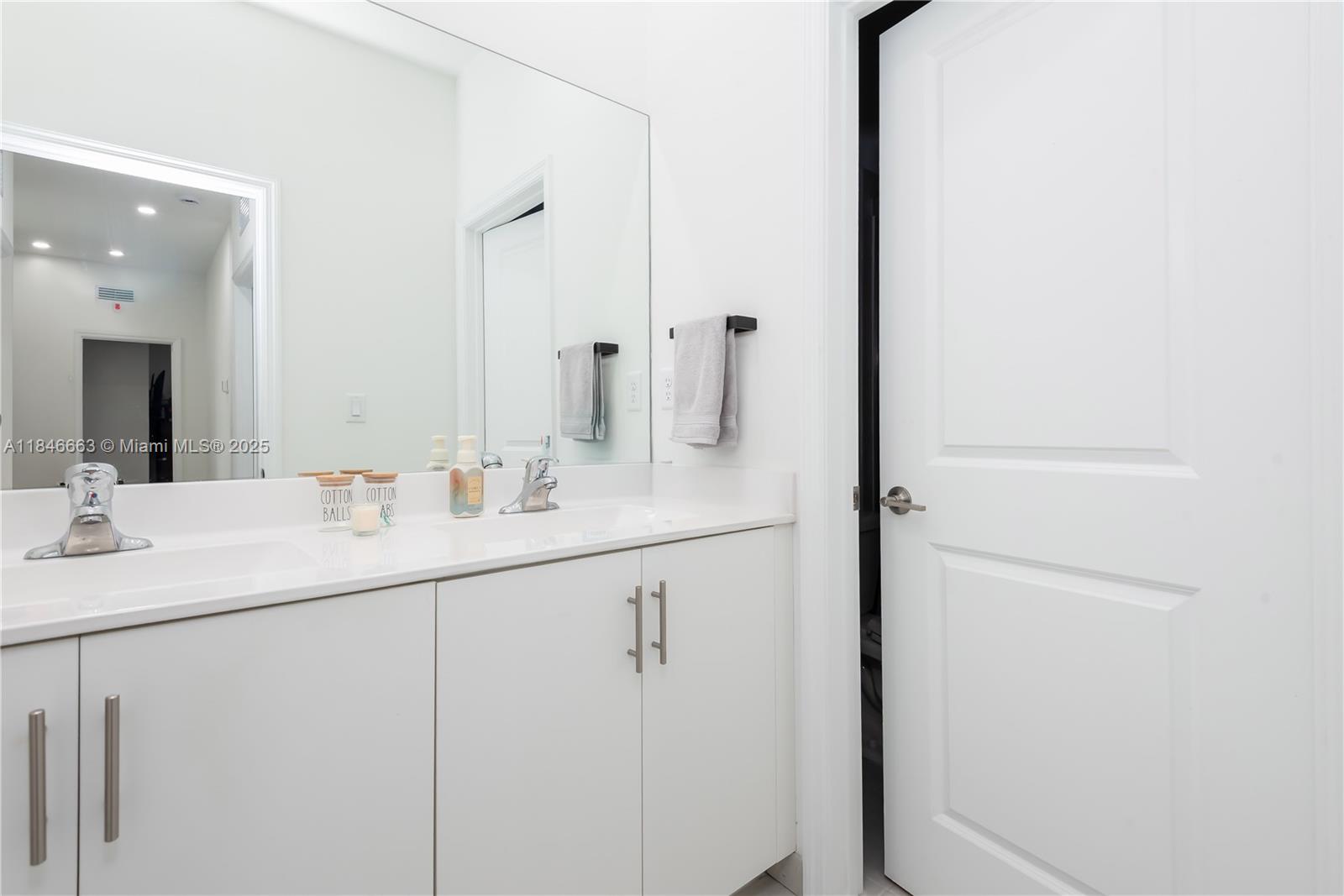 ESTATES AT SILVER PALM - Residential
