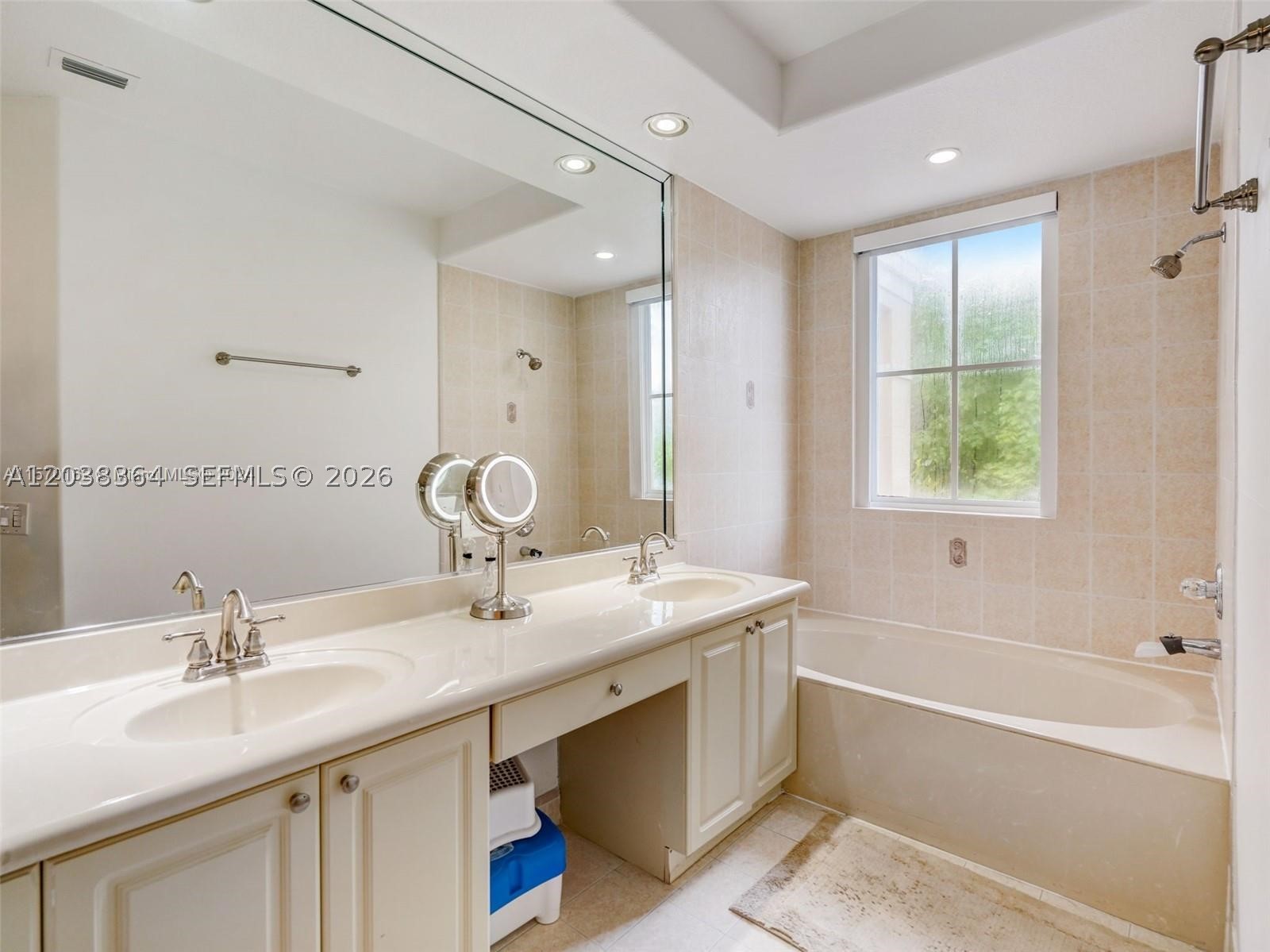 COSTA DORADA - Residential Lease
