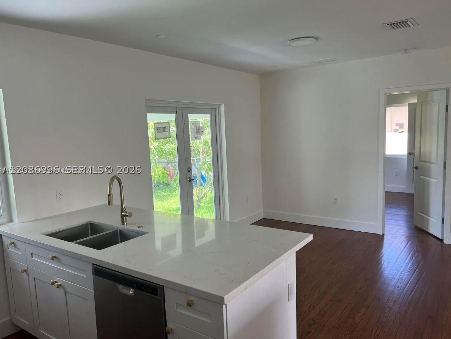 SOUTH VEDADO - Residential Lease