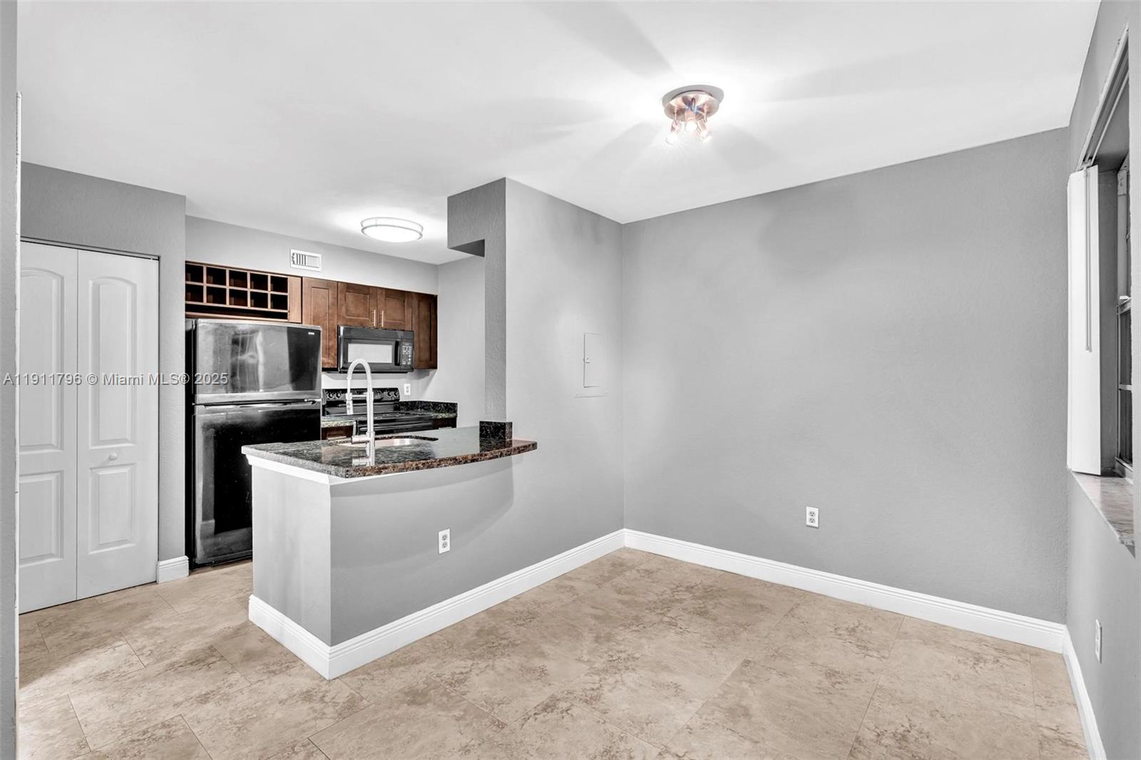 LAKEVIEW CLUB CONDO - Residential Lease