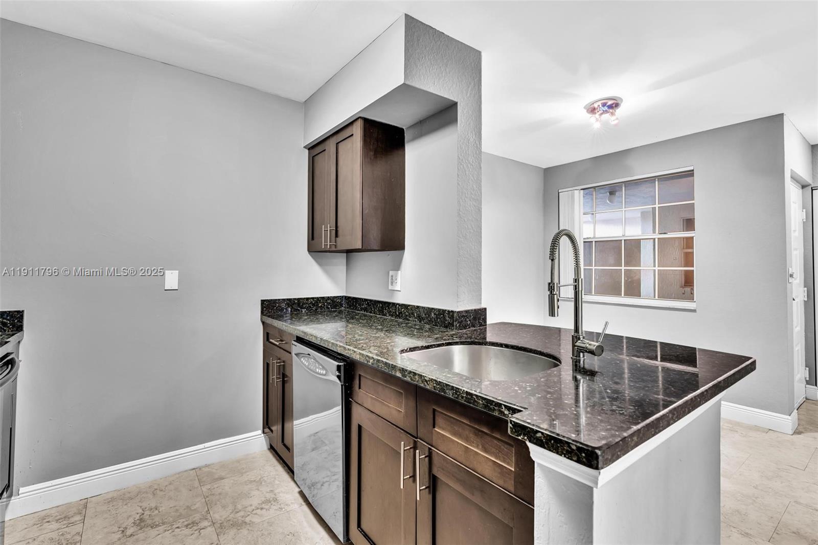UPDATED 1BED/1BA ON THE 2ND FLOOR WITH GRANITE COUNTERTOPS, STAINLESS STEEL APPLIANCES, AND IN-UNIT WASHER/DRYER. FEATURES SCREENED-IN BALCONY WITH PEACEFUL LAKE VIEW. WATER, SEWER, AND TRASH INCLUDED. LOCATED IN A QUIET , GATED COMUNITY, 3 POOLS, 2 HOT TUBS, FITNESS CENTER , BILLIARDS ROOM, CAR CARE CENTER. JUST A FEW MINUTES TO BEACHES, HIGHWAYS, DOWNTOWN AND AIRPORT.