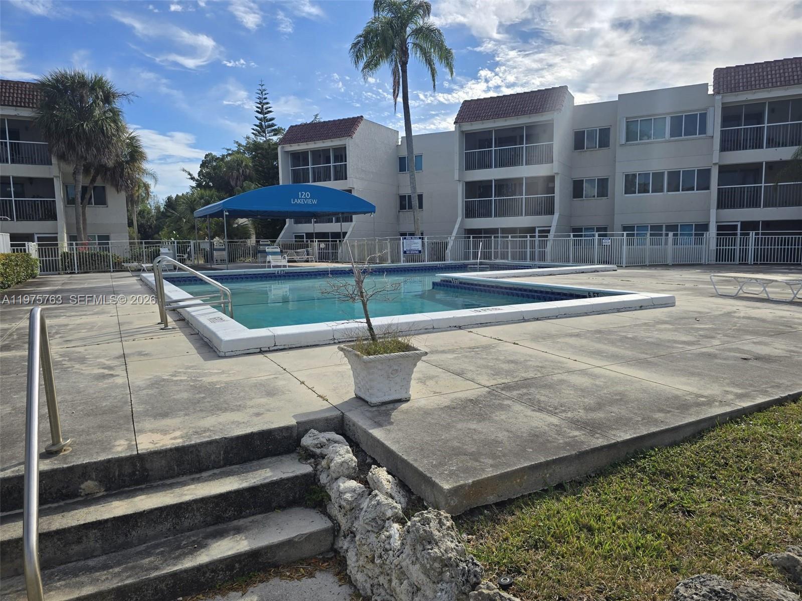 BUILDING ONE OF RACQUET C - Residential