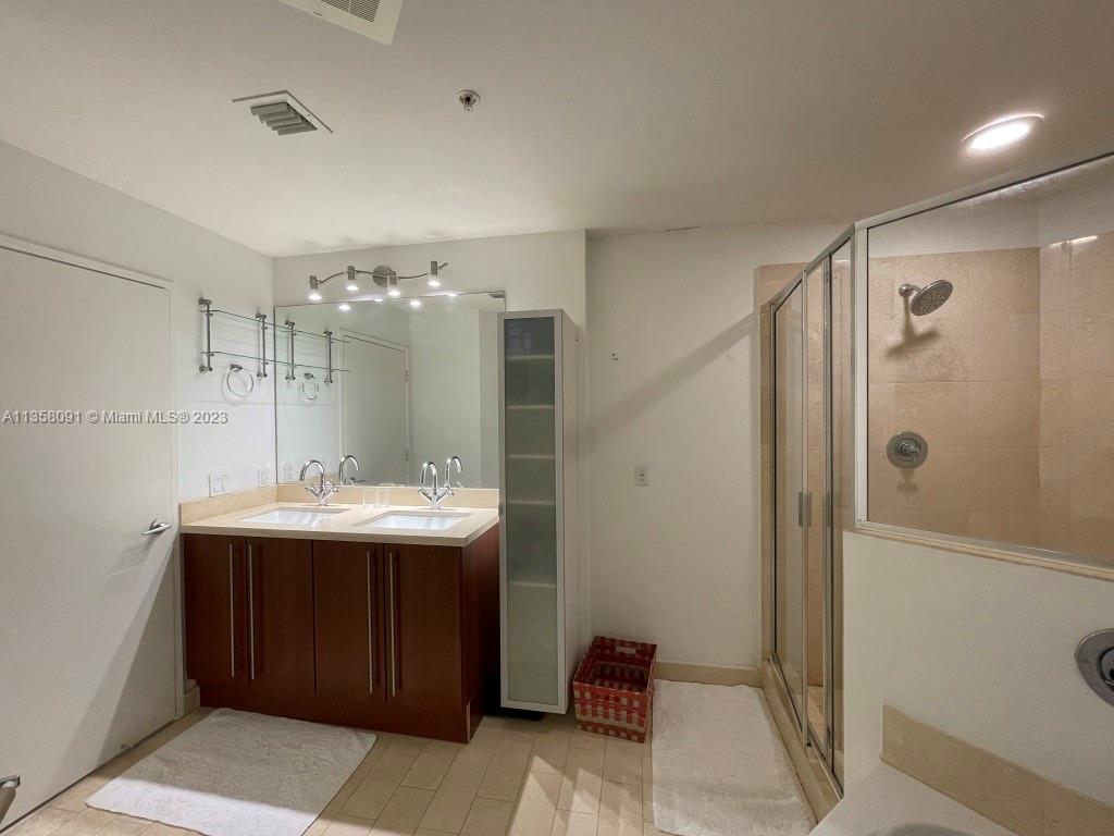 THE AXIS ON BRICKELL COND - Residential Lease