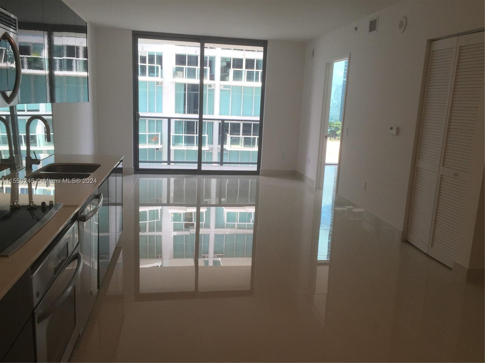 LOCATION, LOCATION, LOCATION!!! 1 BLOCK FROM BRICKELL AVE, 1 BLOCK FROM BRICKELL CITY CENTER. 2 BLOCKS FROM MARY BRICKELL VILLAGE. EXPERIENCE THIS BUILDING IN MIAMI’S BEST DESTINATION IN THE HEART OF BRICKELL/DOWNTOWN AREA AT AN UNBEATABLE PRICE. FULLY EQUIPPED WITH PARKS, GYM, RESTAURANT, AND MORE.