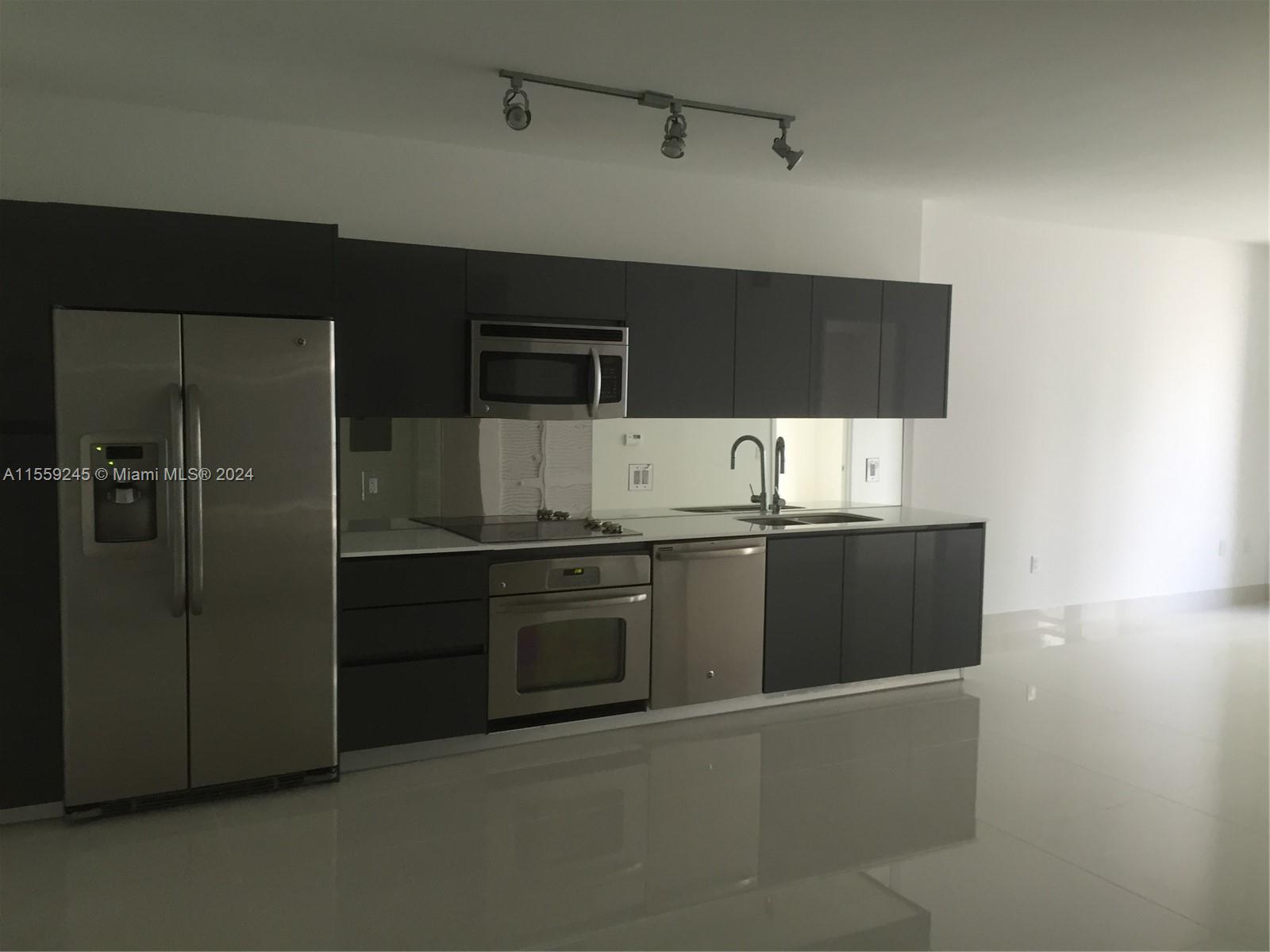 MY BRICKELL CONDO. - Residential Lease