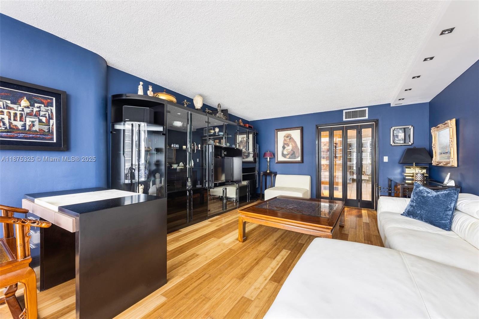 VENETIA CONDO - Residential