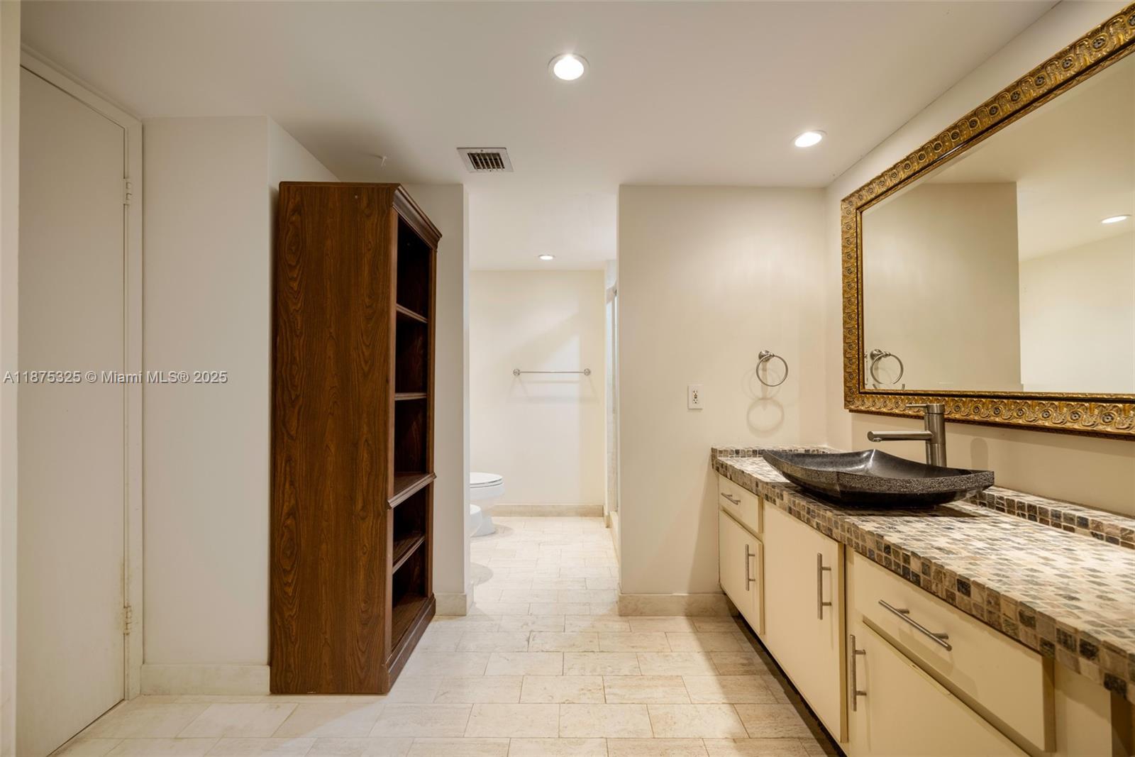 VENETIA CONDO - Residential
