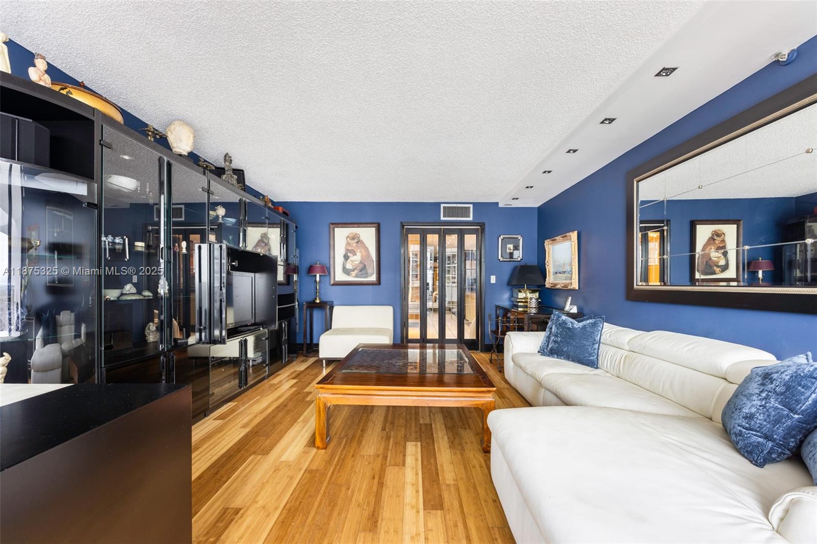 VENETIA CONDO - Residential
