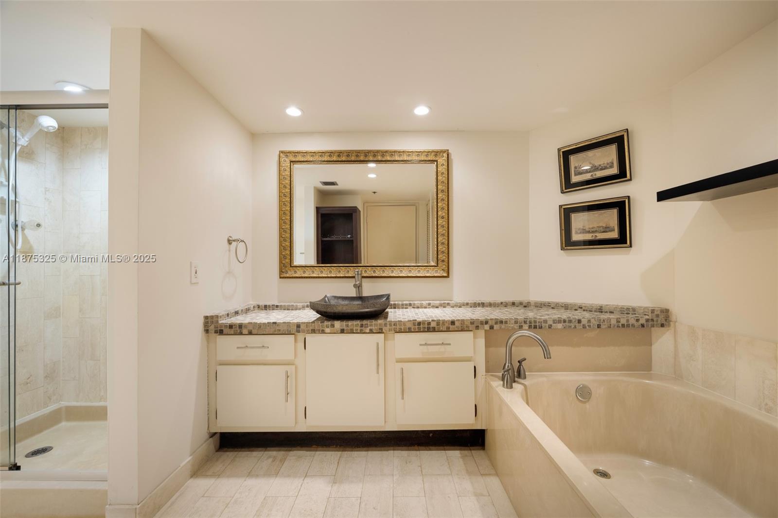 VENETIA CONDO - Residential