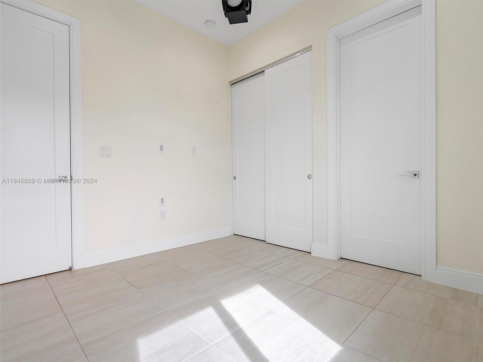 DOWNTOWN DORAL SOUTH PHAS - Residential Lease
