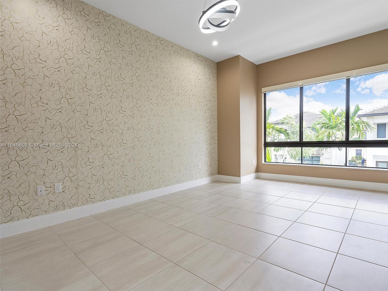 DOWNTOWN DORAL SOUTH PHAS - Residential Lease