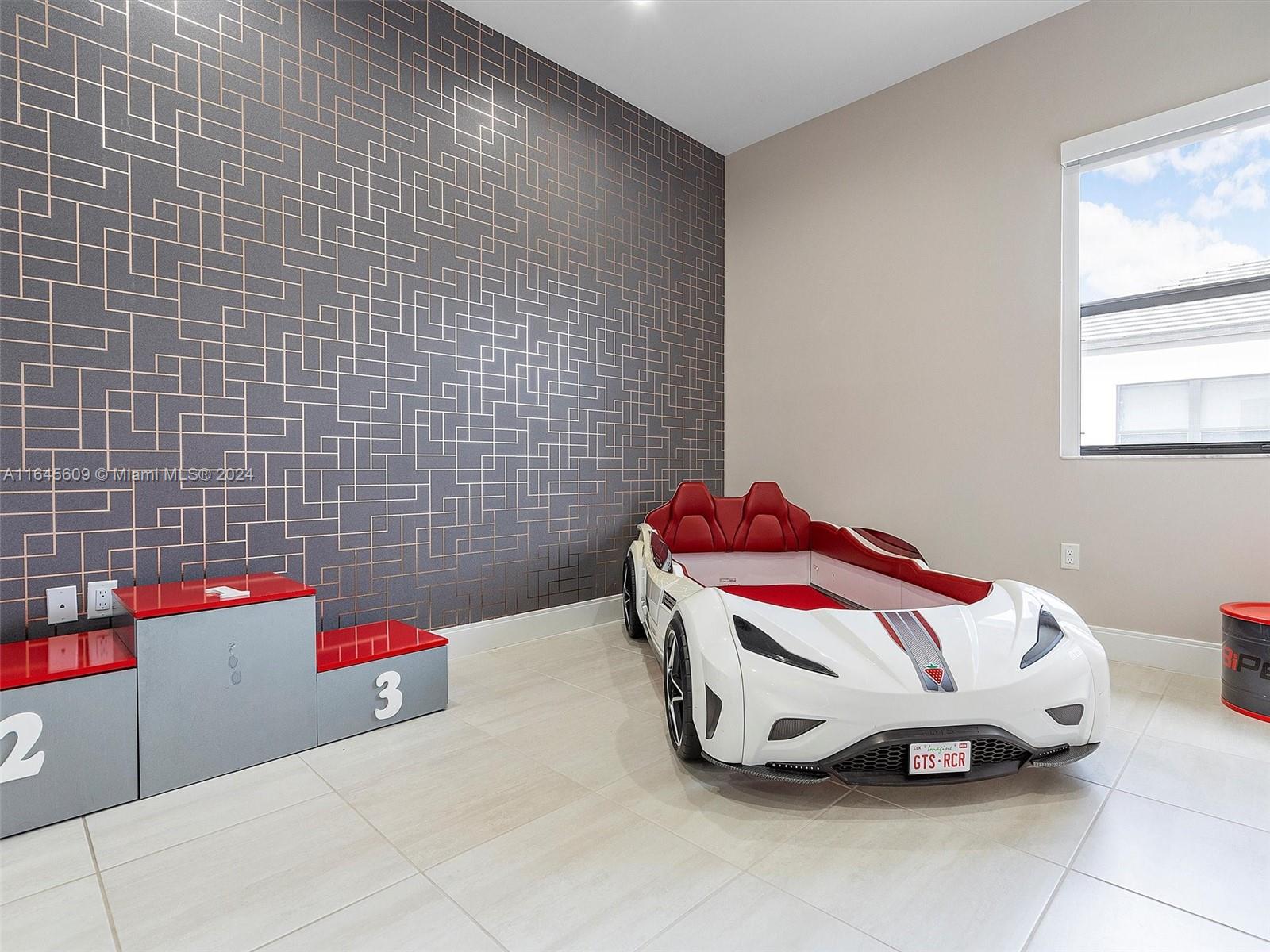 DOWNTOWN DORAL SOUTH PHAS - Residential Lease