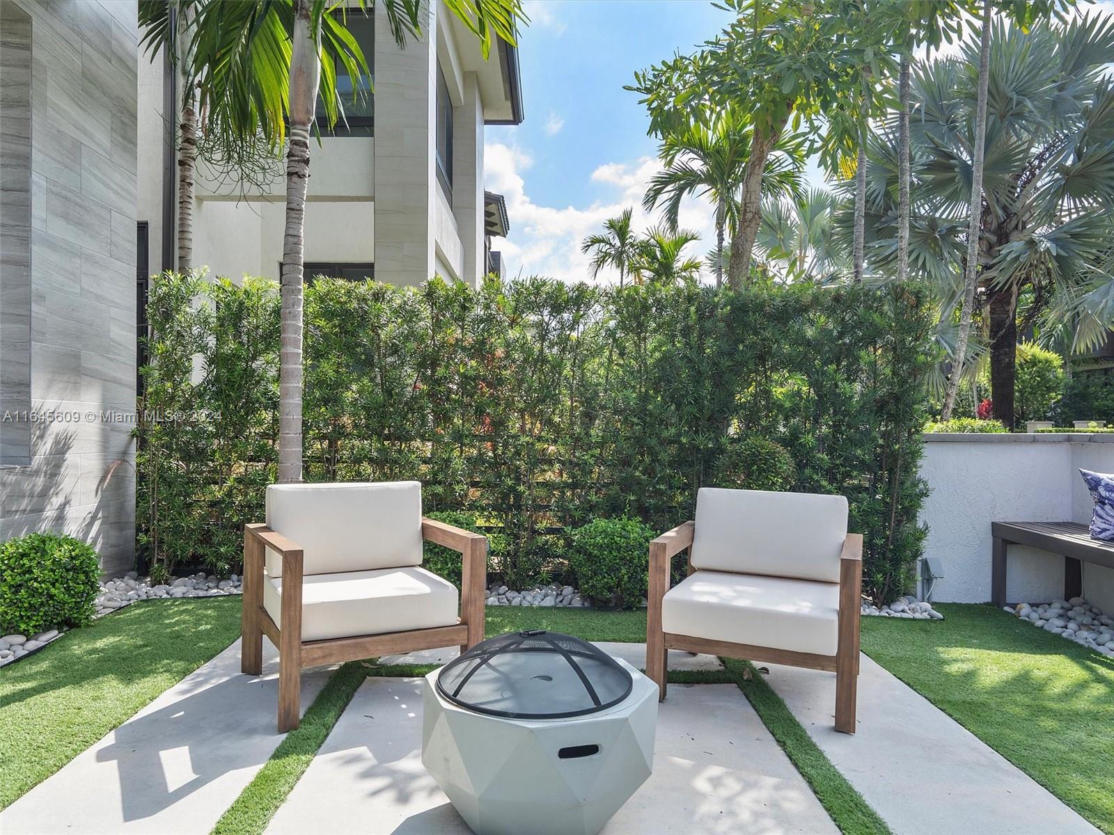 DOWNTOWN DORAL SOUTH PHAS - Residential Lease