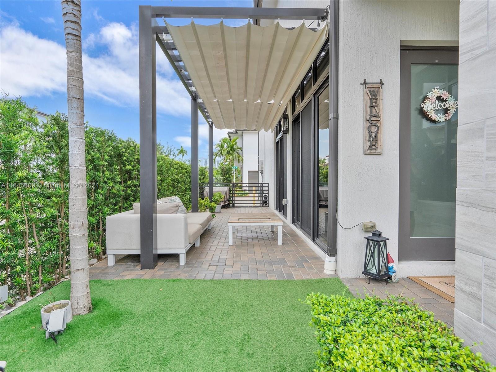 DOWNTOWN DORAL SOUTH PHAS - Residential Lease