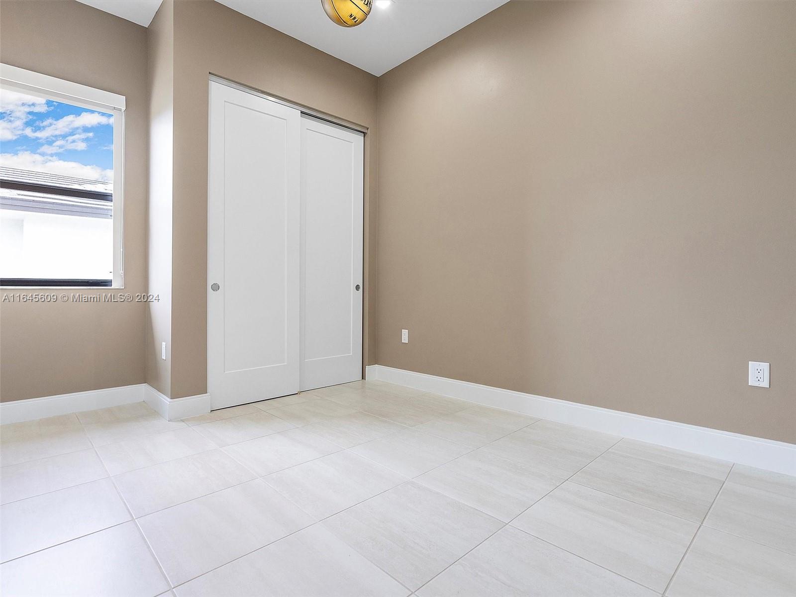 DOWNTOWN DORAL SOUTH PHAS - Residential Lease