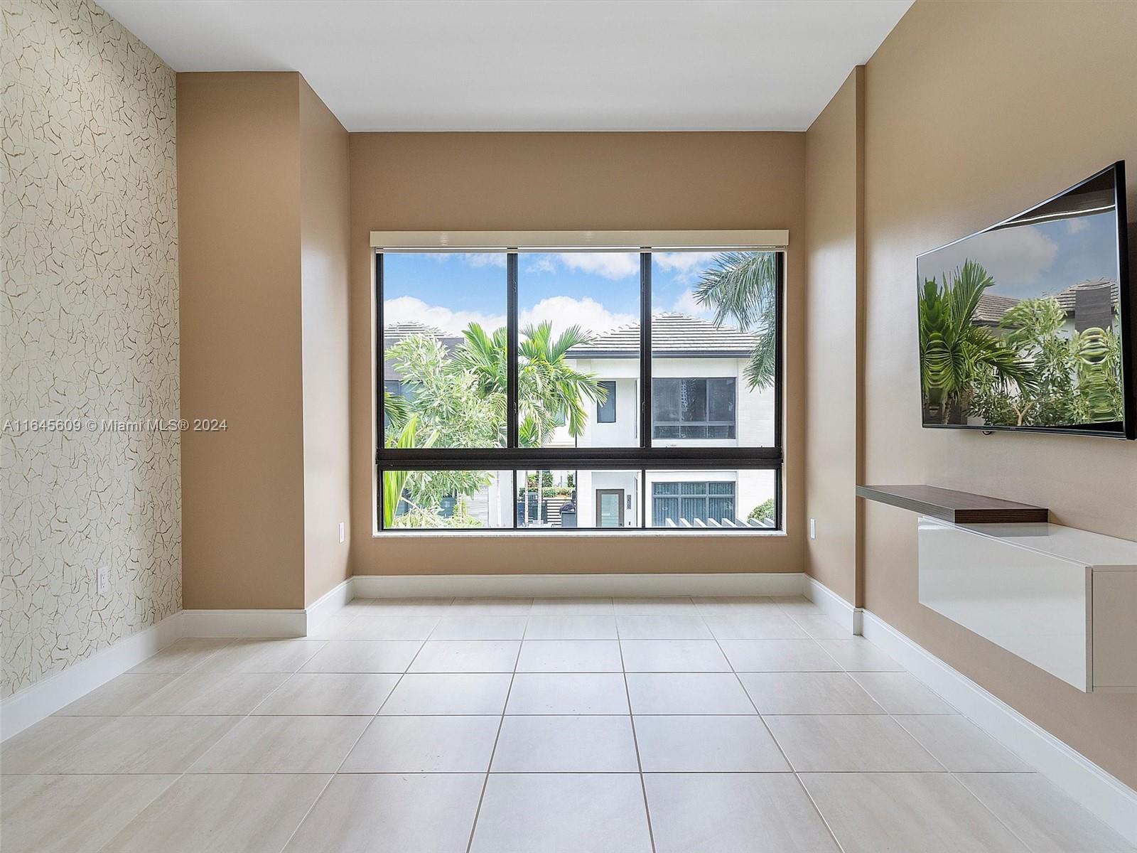 DOWNTOWN DORAL SOUTH PHAS - Residential Lease