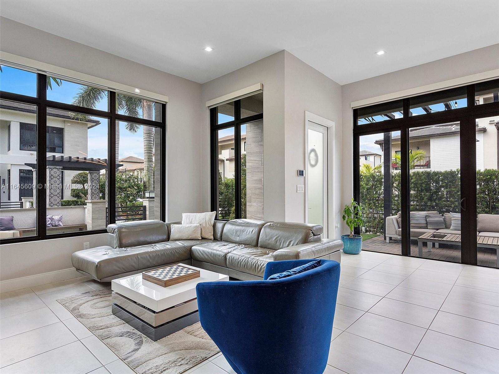 DOWNTOWN DORAL SOUTH PHAS - Residential Lease