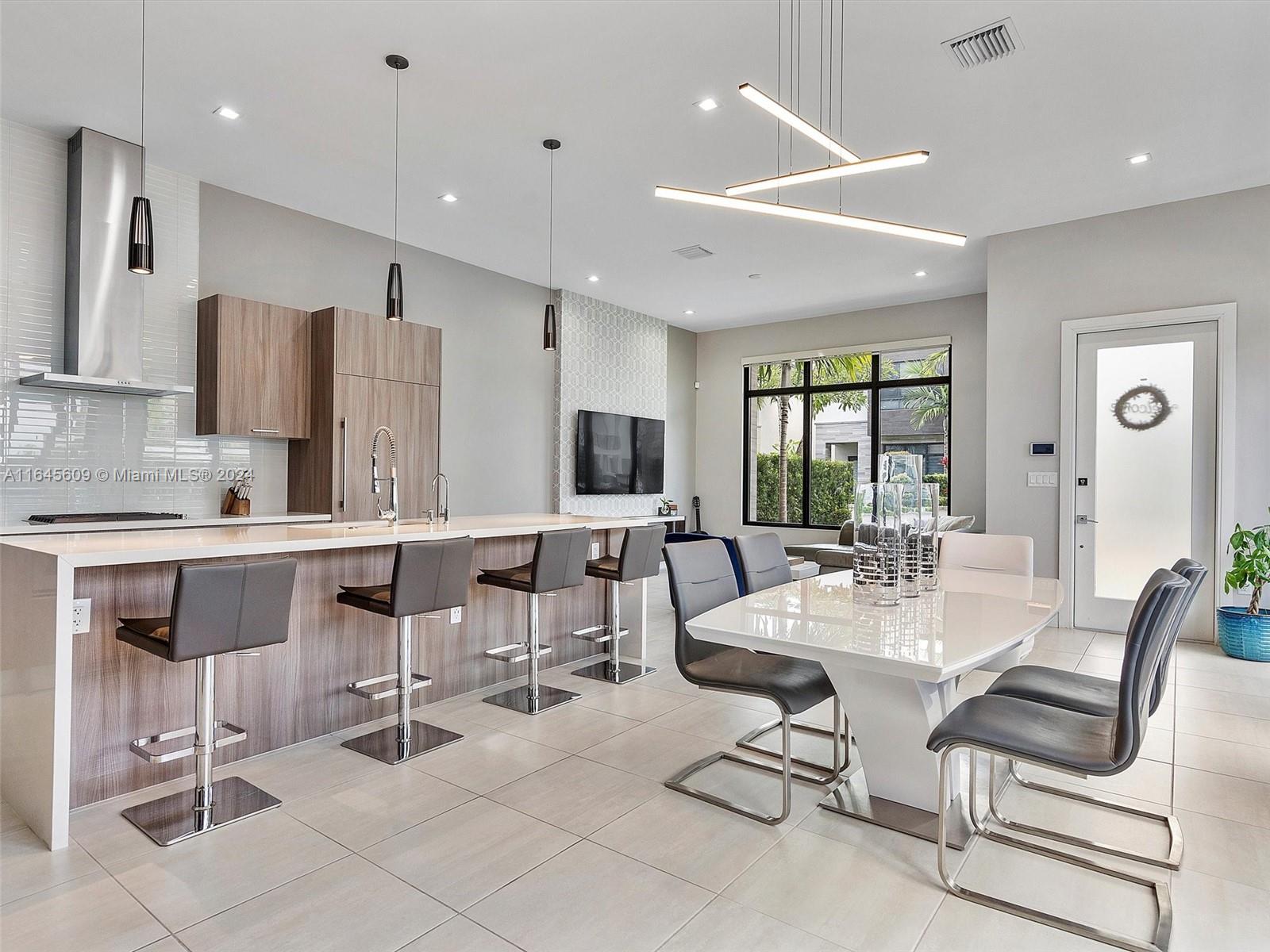DOWNTOWN DORAL SOUTH PHAS - Residential Lease