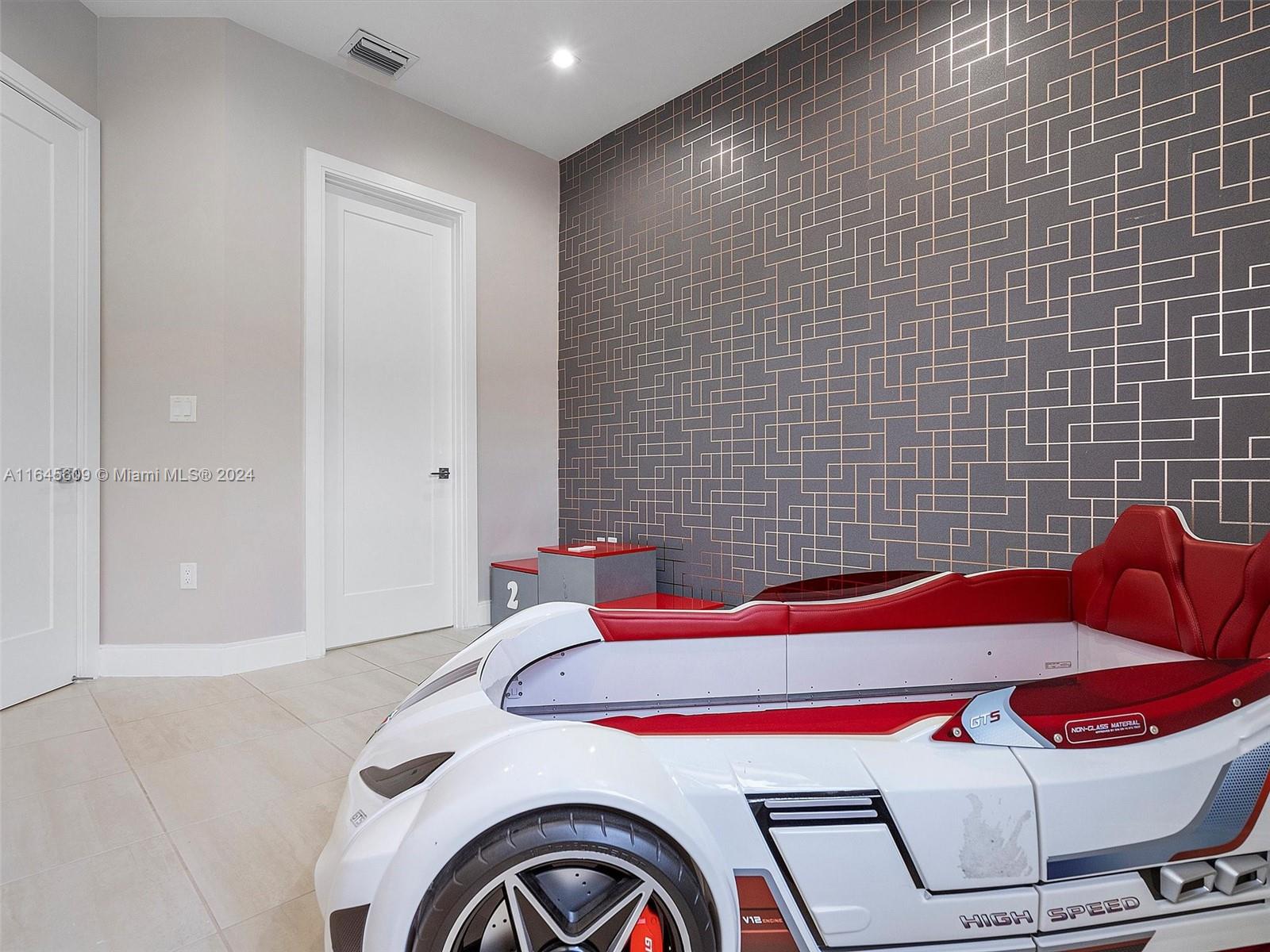 DOWNTOWN DORAL SOUTH PHAS - Residential Lease