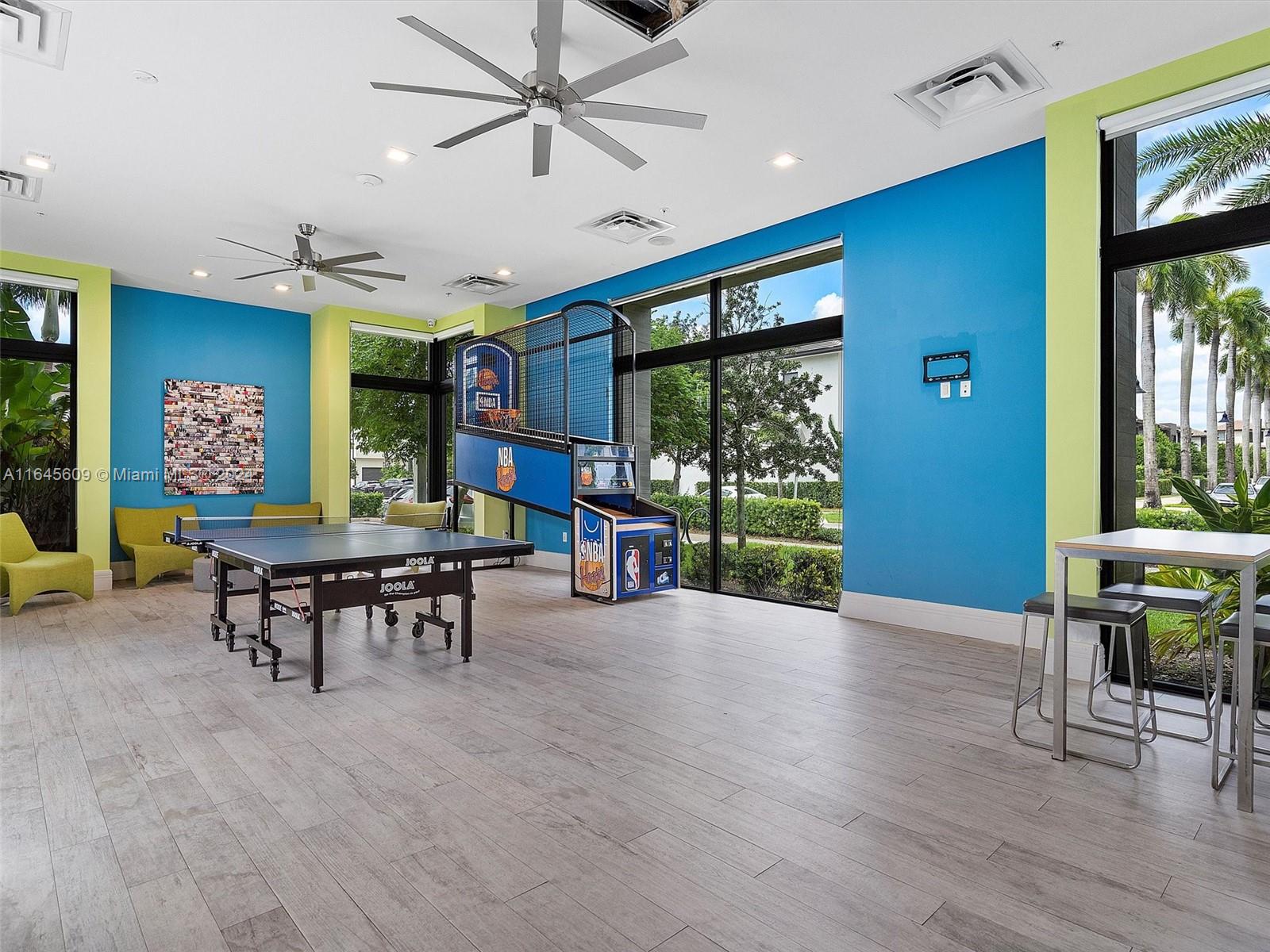 DOWNTOWN DORAL SOUTH PHAS - Residential Lease