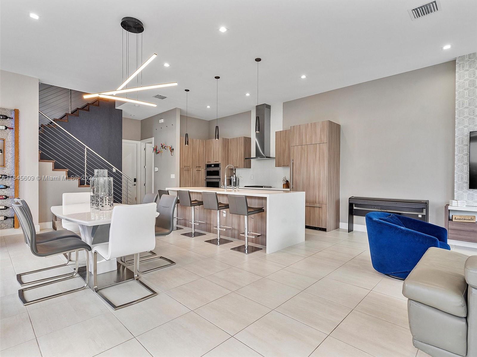 DOWNTOWN DORAL SOUTH PHAS - Residential Lease