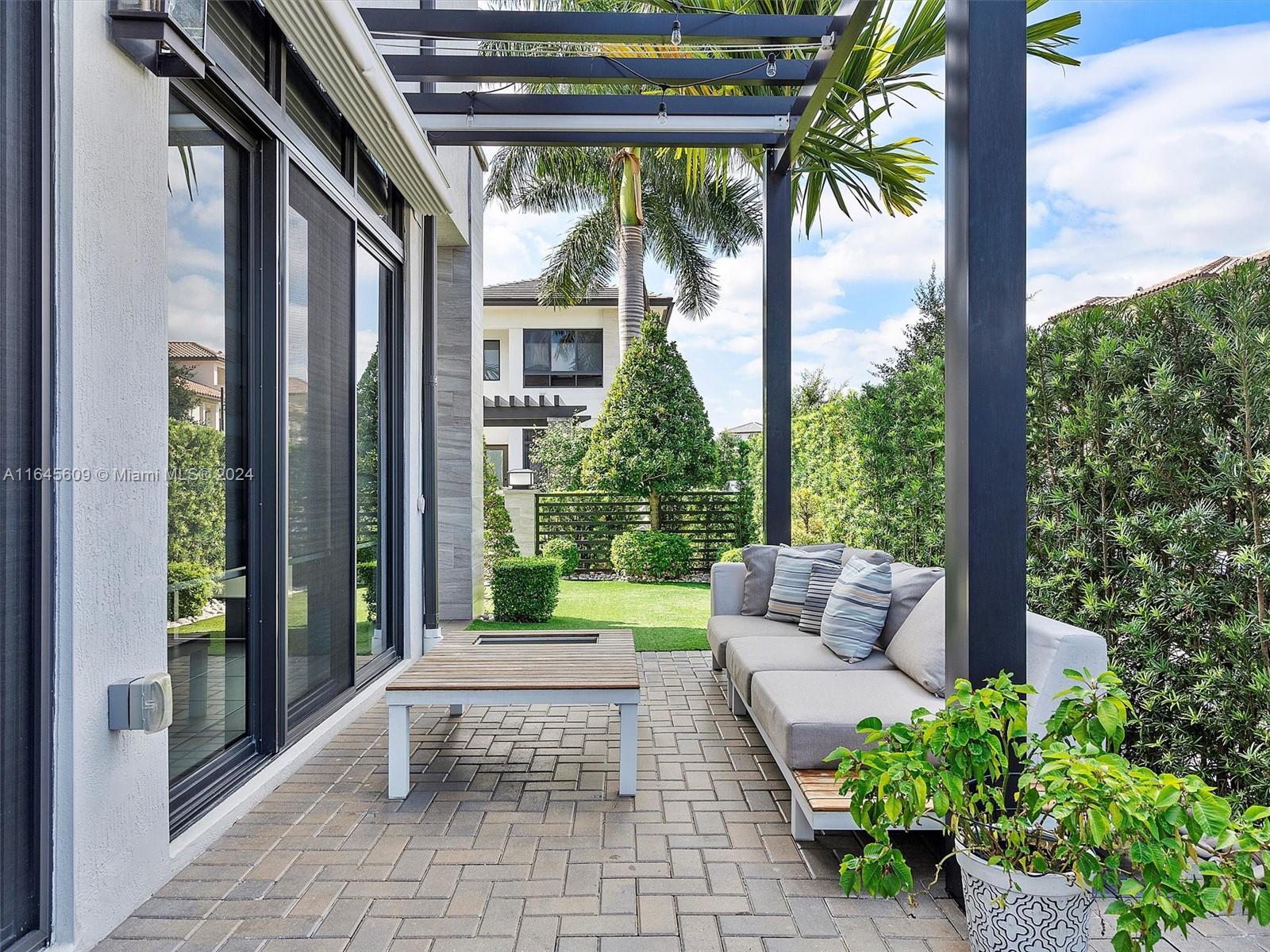 DOWNTOWN DORAL SOUTH PHAS - Residential Lease
