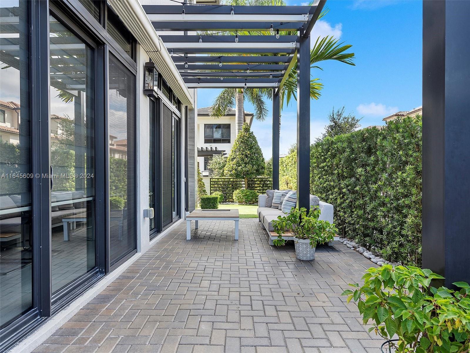 DOWNTOWN DORAL SOUTH PHAS - Residential Lease