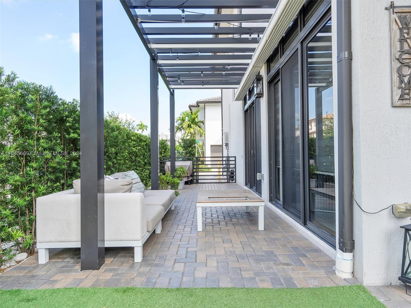 DOWNTOWN DORAL SOUTH PHAS - Residential Lease