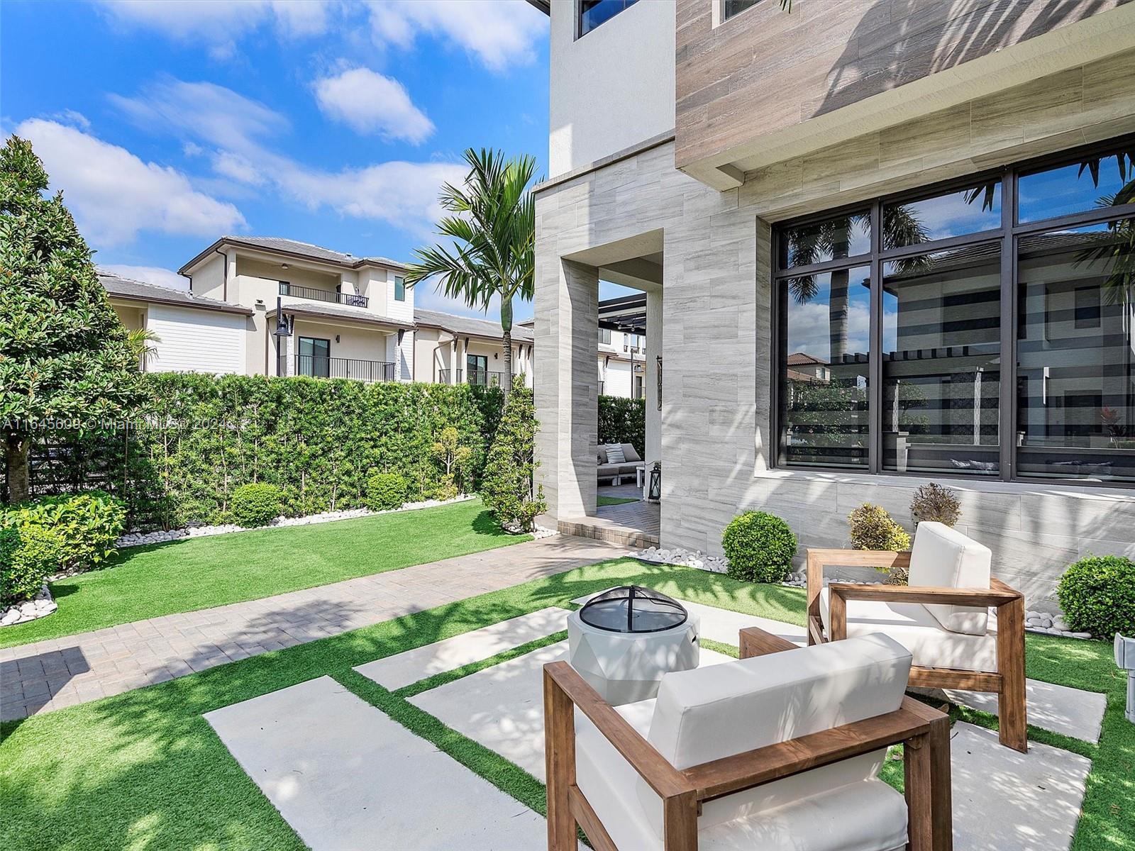 DOWNTOWN DORAL SOUTH PHAS - Residential Lease