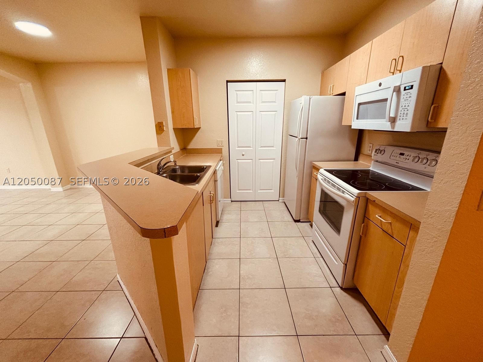 BELMONT AT NORTH LAUDERDA - Residential Lease