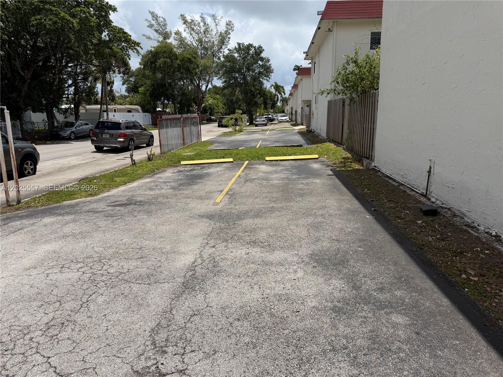 THE LOFTS TOWN VILLAS CON - Residential Lease