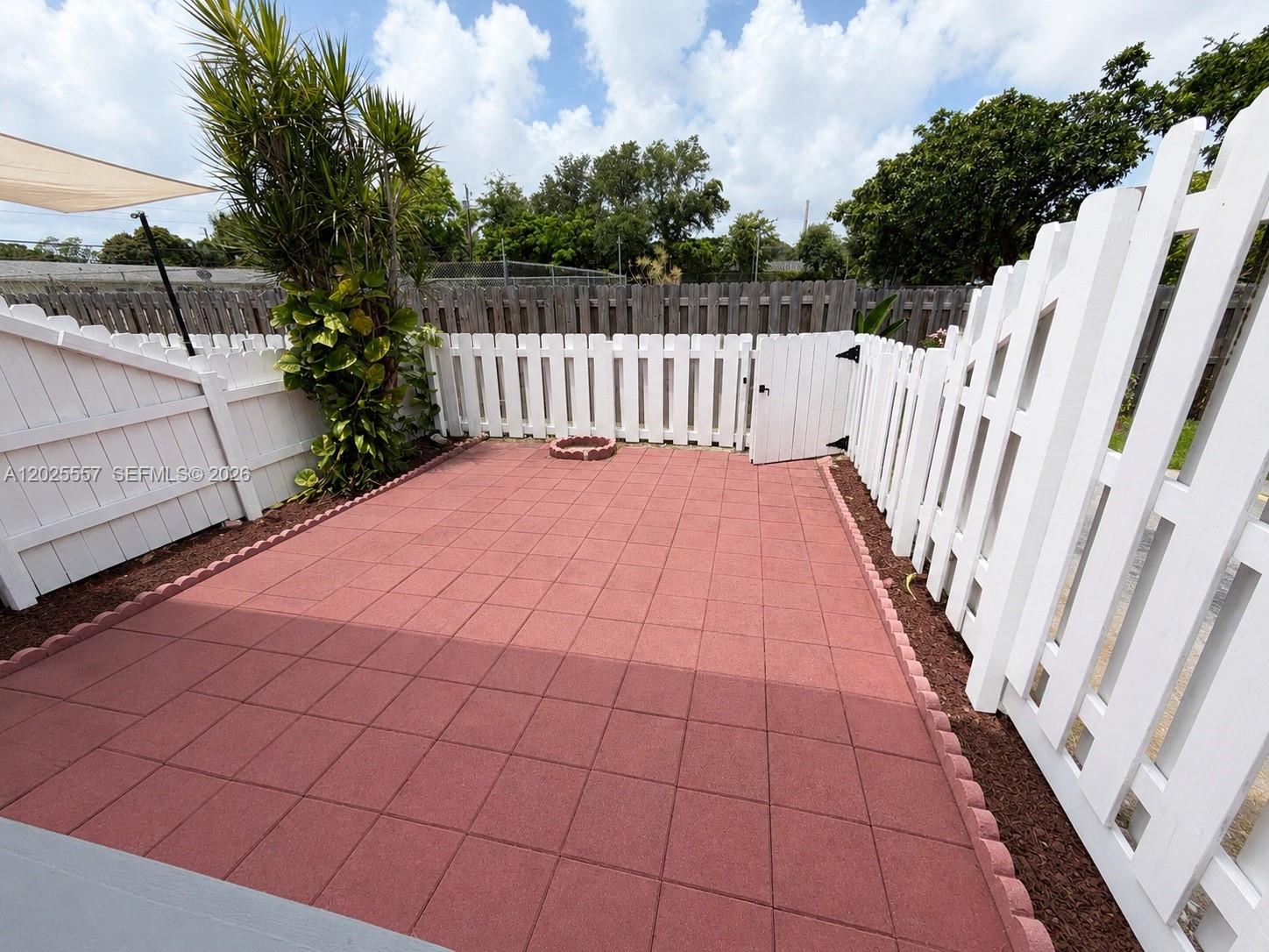 THE LOFTS TOWN VILLAS CON - Residential Lease
