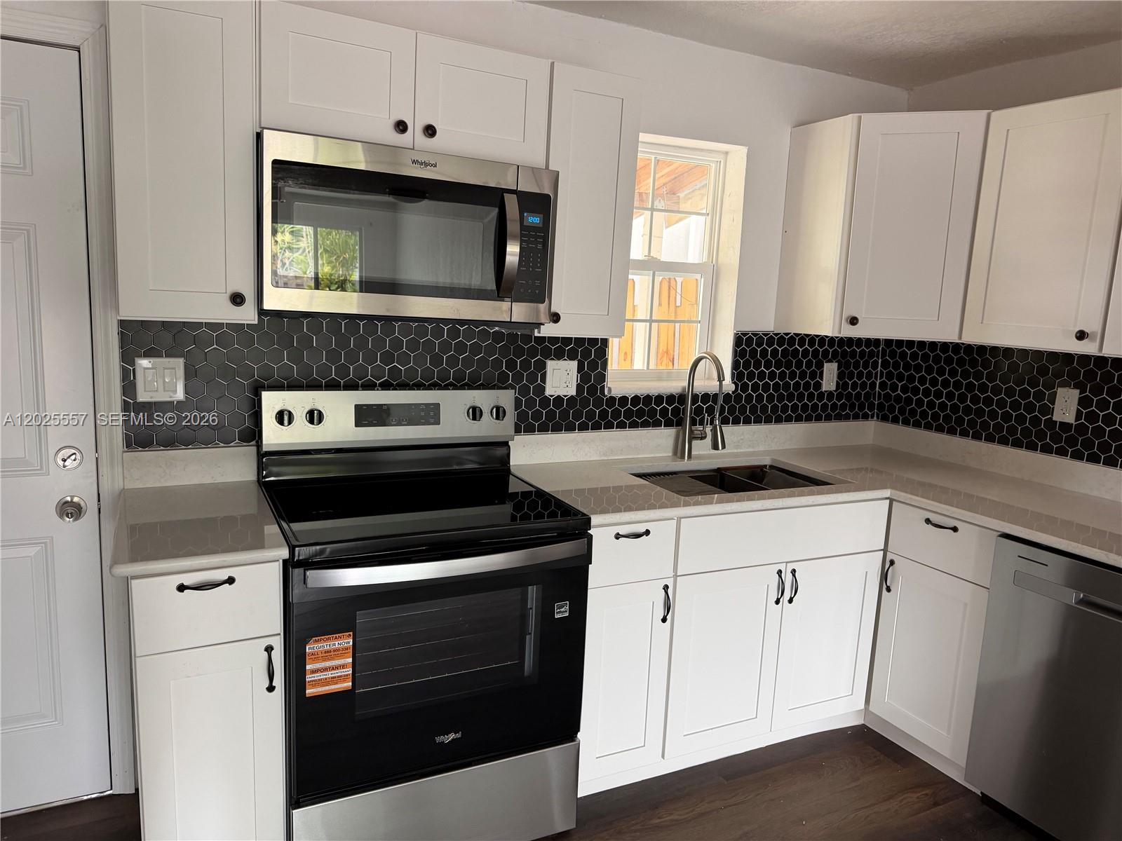 THE LOFTS TOWN VILLAS CON - Residential Lease