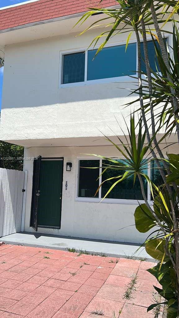 THE LOFTS TOWN VILLAS CON - Residential Lease