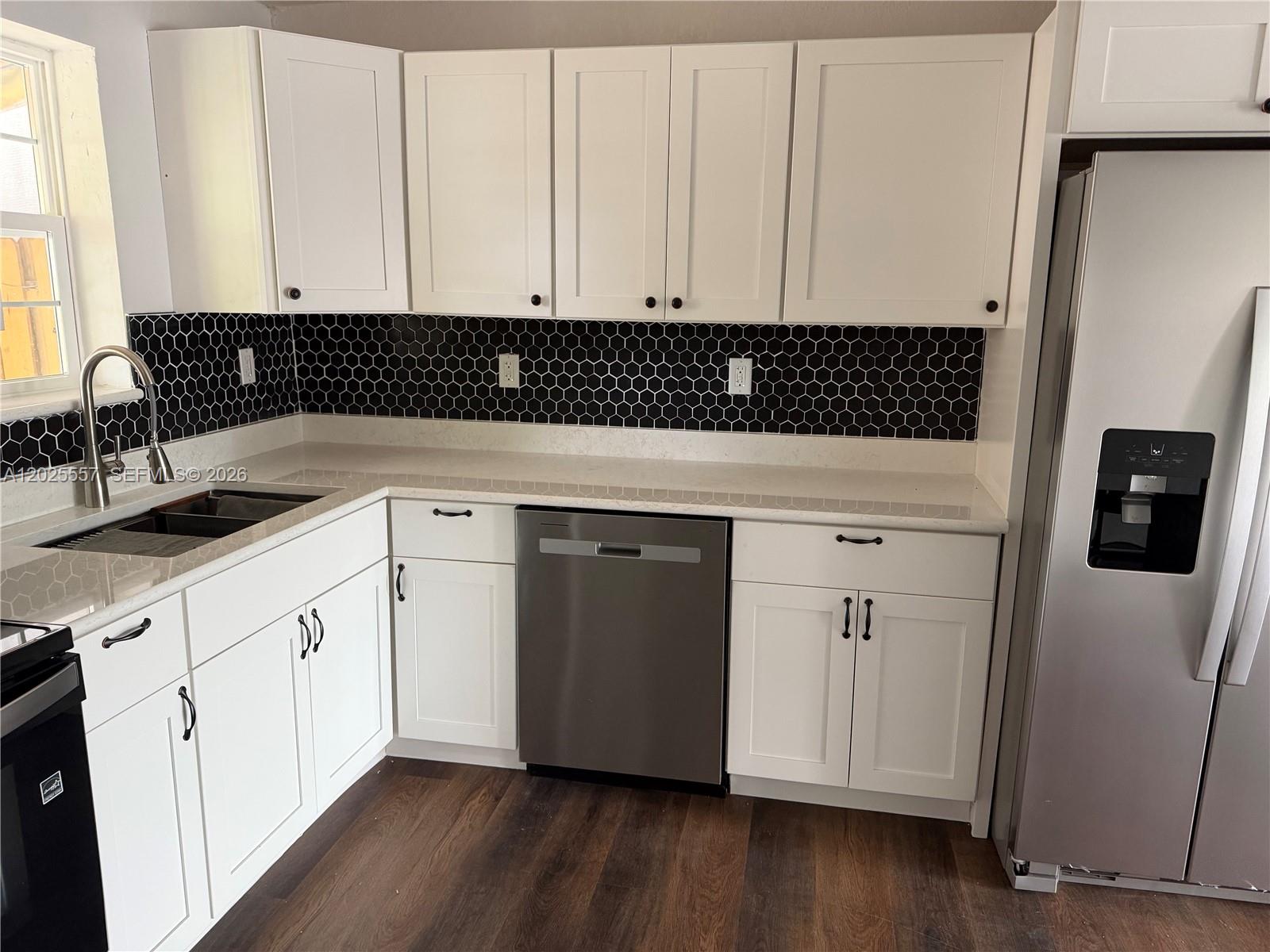THE LOFTS TOWN VILLAS CON - Residential Lease