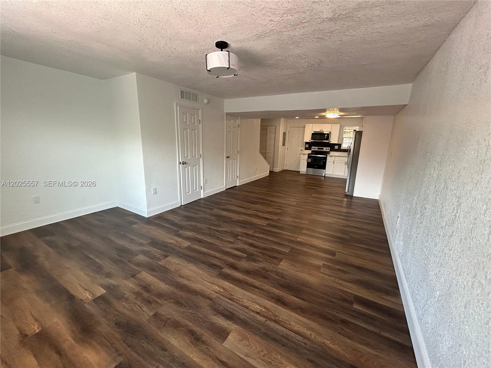 THE LOFTS TOWN VILLAS CON - Residential Lease